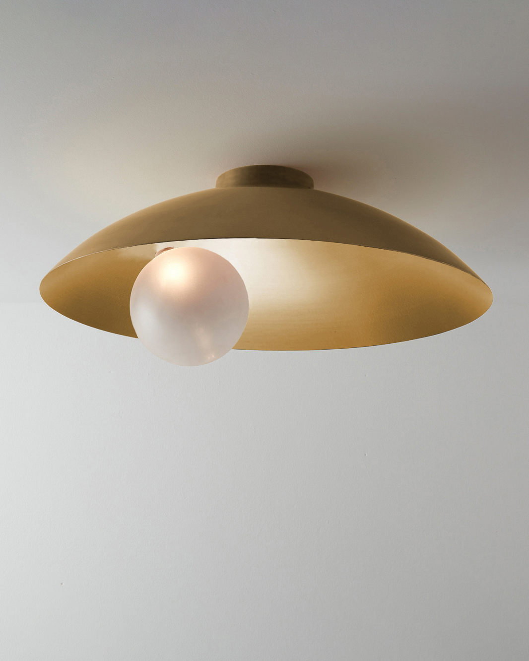 OYSTER CEILING MOUNTED LAMP